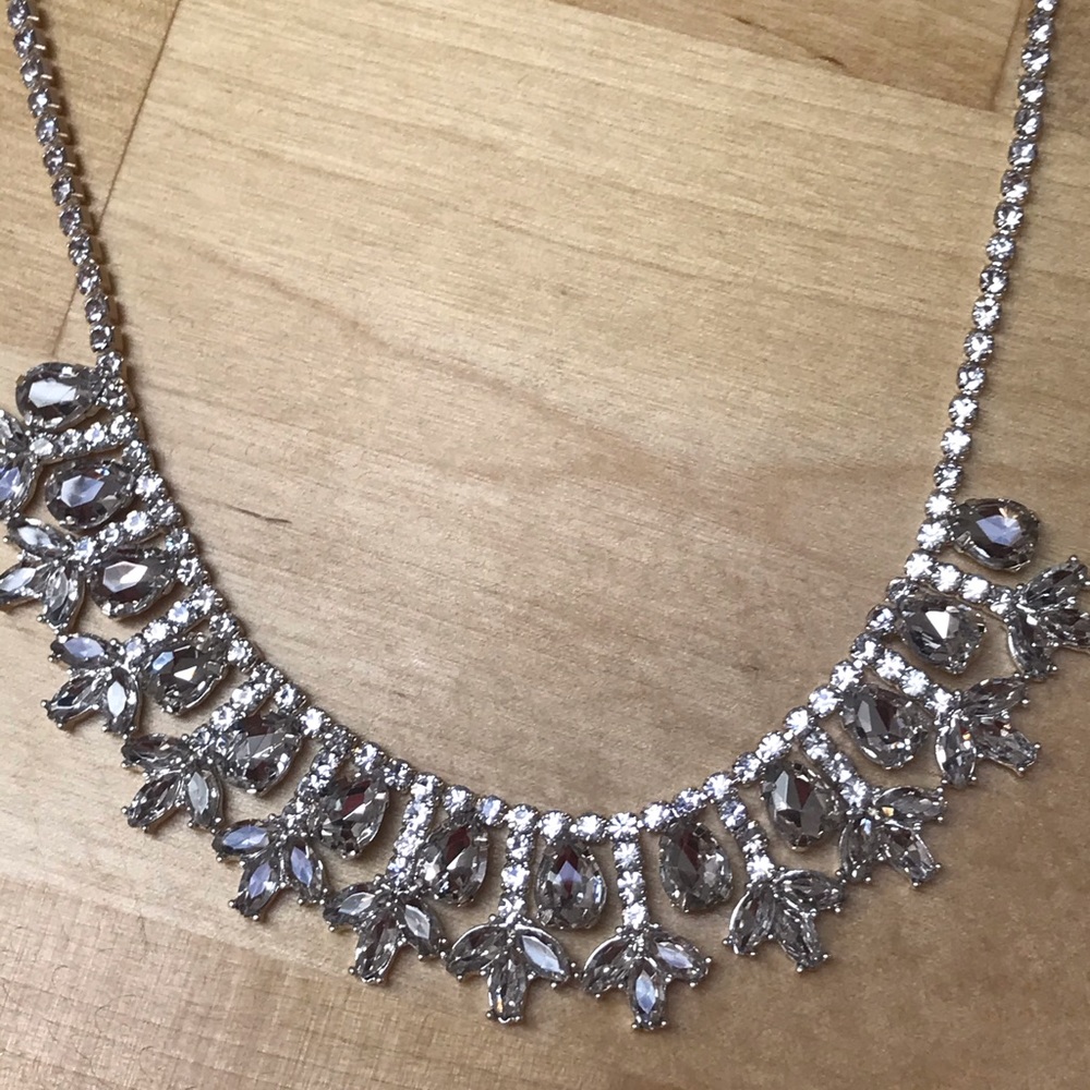 NWT beautiful necklace from Icing